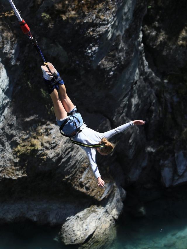 Activite 12 Elastic Jump Photo Katika Bele