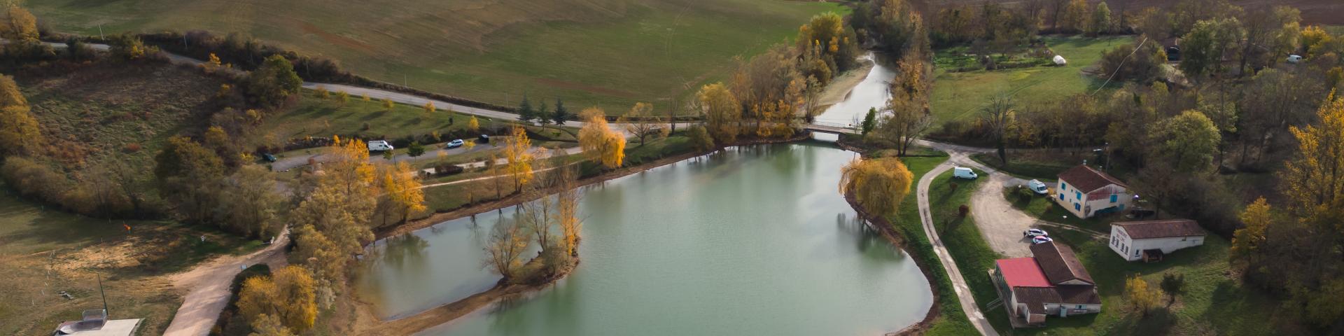 Vue aérienne du lac du Carla-Bayle